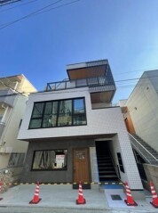 東京都目黒区上目黒1丁目